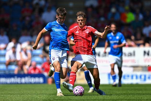 Chesterfield v Nottingham Forest - Pre-Season Friendly Ryan Yates of Nottingham Forest battles for the ball during the pre-season friendly match between Chesterfield and Nottingham Forest at the SMH Group Stadium in Chesterfield, England, on July 12, 2025. Chesterfield Derbyshire United Kingdom Copyright: xMIxNewsx originalFilename:fletcher-chesterf250712_npkpS