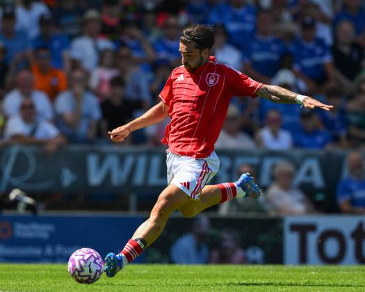 Chesterfield v Nottingham Forest - Pre-Season Friendly Jota Silva of Nottingham Forest lines up a shot at goal during the pre-season friendly match between Chesterfield and Nottingham Forest at the SMH Group Stadium in Chesterfield, on July 12, 2025. Chesterfield Derbyshire United Kingdom Copyright: xMIxNewsx originalFilename:fletcher-chesterf250712_npPOo