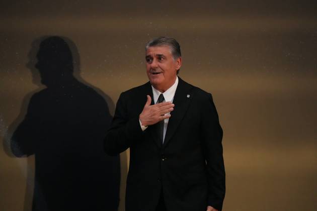 Besiktas™s new signing from Benfica, Orkun Kokcu, signed his contract at a ceremony held at Tupras Stadium in front of 20,000 fans in Istanbul Turkey on July 13 , 2025. The Turkish national team, Nationalteam player Orkun Kokcu said, All I ask from you is to support my teammates, our coach, our president, and me. Let™s win trophies, let™s win championships. Istanbul Turkey Copyright: xSeskimphotox OrkunKokcu_130725 (3)
