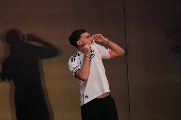 Besiktas™s new signing from Benfica, Orkun Kokcu, signed his contract at a ceremony held at Tupras Stadium in front of 20,000 fans in Istanbul Turkey on July 13 , 2025. The Turkish national team, Nationalteam player Orkun Kokcu said, All I ask from you is to support my teammates, our coach, our president, and me. Let™s win trophies, let™s win championships. Istanbul Turkey Copyright: xSeskimphotox OrkunKokcu_130725 (7)