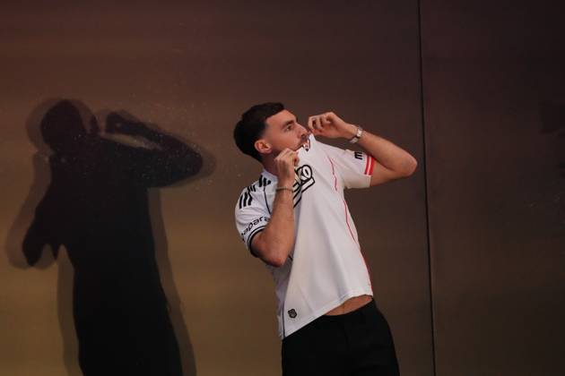 Besiktas™s new signing from Benfica, Orkun Kokcu, signed his contract at a ceremony held at Tupras Stadium in front of 20,000 fans in Istanbul Turkey on July 13 , 2025. The Turkish national team, Nationalteam player Orkun Kokcu said, All I ask from you is to support my teammates, our coach, our president, and me. Let™s win trophies, let™s win championships. Istanbul Turkey Copyright: xSeskimphotox OrkunKokcu_130725 (9)