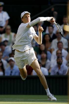 Tennis: Wimbledon championships Jannik Sinner of Italy plays against Carlos Alcaraz of Spain in the men s singles final at the Wimbledon tennis tournament in London on July 13, 2025.  A14AA0004721900P