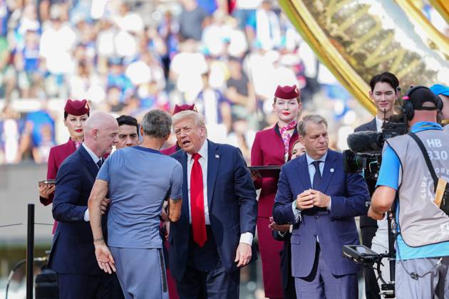 Medal ceremony for players of chelsea and psg :fifa club world cup 2925. (spo) medal ceremony for players of chelsea and psg :fifa club world cup 2925. July 13, 2025, new jersey, usa: medal ceremony of finalists of fifa club world cup 2025 presented by us president donald trump and fifa president gianni infantino after soccer match between chelsea and psg valid for the finals of fifa club world cup 2025 at metlife stadium in new jersey. Chelsea won 3-0. Copyright: xBriantxmendezx