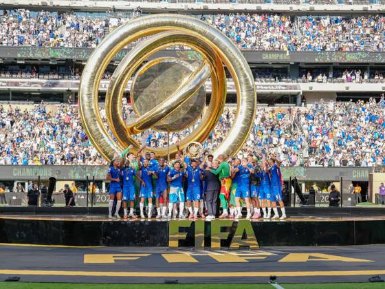 Medal ceremony for players of chelsea and psg :fifa club world cup 2025. (spo) medal ceremony for players of chelsea and psg :fifa club world cup 2925. July 13, 2025, new jersey, usa: medal ceremony of finalists of fifa club world cup 2025 presented by us president donald trump and fifa president gianni infantino after soccer match between chelsea and psg valid for the finals of fifa club world cup 2025 at metlife stadium in new jersey. Chelsea won 3-0. (Foto: Briant Mendez Thenews2 imago images) SPO Copyright: xbmvx