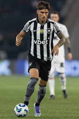 Soccer - Brasileirao 2025 - Botafogo 0:0 Vitoria RIO DE JANEIRO, BRAZIL - JULY 16: JOAQUIN CORREA of Botafogo controls the ball during the match between Botafogo and Vitoria as part of Brasileirao 2025 at Estadio Olimpico Nilton Santos on July 16, 2025 in Rio de Janeiro, Brazil. Rio de Janeiro Estadio Olimpico Nilton Santos Brazil Copyright: xRuanoxCarneiroxRuanoxCarneirox