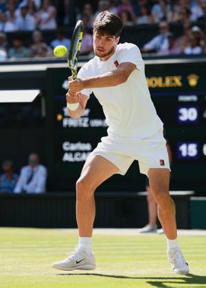 Carlos Alcaraz ESP Mens Singles, Gentlemen s Singles Tennis Wimbledon 2025 Grand Slam ITF ATP WTA AELTC London Great Britain 11 July 2025 Taylor Fritz USA , Mens Singles, Gentlemen s Singles Tennis Wimbledon 2025 Grand Slam ITF ATP WTA AELTC London Great Britain 11 July 2025 Copyright: xJuergenxHasenkopfx