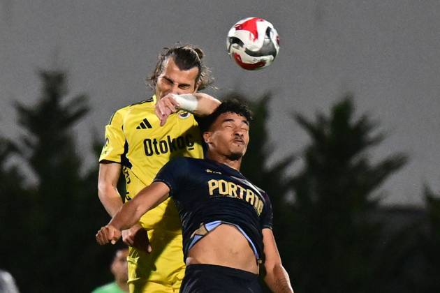 Uniao de Leiria v Fenerbahce - Friendlies ALBUFEIRA, PORTUGAL - JULY 20: Caglar Soyuncu (L) of Fenerbahce and Daniel Borges (R) of Uniao de Leiria compete during the pre-season preparation match between Fenerbahce and Uniao de Leiria at Estadio Municipal de Albufeira in Albufeira, Portugal on July 20, 2025. Serhat Cagdas Anadolu Albufeira Portugal. Editorial use only. Please get in touch for any other usage. Copyright: x2025xAnadoluxSerhatxCagdasx