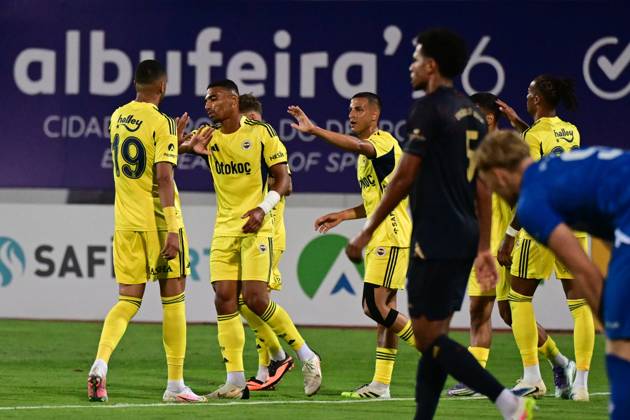 Uniao de Leiria v Fenerbahce - Friendlies ALBUFEIRA, PORTUGAL - JULY 20: Players of Fenerbahce celebrate a goal during a pre-season preparation match between Fenerbahce and Uniao de Leiria at Estadio Municipal de Albufeira in Albufeira, Portugal on July 20, 2025. Serhat Cagdas Anadolu Albufeira Portugal. Editorial use only. Please get in touch for any other usage. Copyright: x2025xAnadoluxSerhatxCagdasx