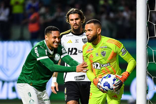 Palmeiras x Atlético MG SaO PAULO, SP - 20.07.2025: PALMEIRAS X ATLà TICO MG - Vitor Roque of Palmeiras and Everson of Atlà tico MG during the match between Palmeiras x Atlà tico MG, valid for the fifteenth round of the 2025 Brazilian Football Championship, this Sunday, (20) at Allianz Parque, SP. (Photo: Roberto Casimiro Fotoarena) x2773521x RobertoxCasimiro