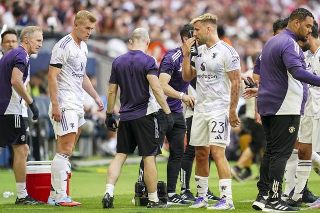 Manchester United, ManU FC v Leeds United FC, Pre-Season Friendly, Stockholm Manchester United defender Matthijs de Ligt (4) and Manchester United defender Luke Shaw (23) during the Manchester United FC v Leeds United FC Pre-Season Friendly match at the Strawberry Arena, Stockholm, Sweden on 19 July 2025 Credit: Eleanor Hoad Every Second Media Editorial use only. All images are copyright Every Second Media Limited. No images may be reproduced without prior permission. Copyright: xIMAGO EveryxSecondxMediax ESM-1535-0150 EleanorxHoadx xEveryxSecondxMediax