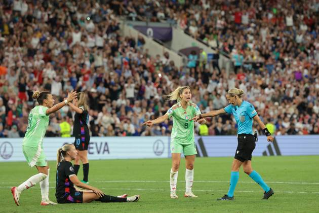 Geneva, Switzerland, 22nd July 2025. Beth Mead of England looks on as Arianna Caruso and Emma Severini of Italy react to the Referee Ivana Martincic of Croatia™s decision to award an extra time penalty during the England Women vs Italy Women UEFA Women s Euro semi final match at Stade De Geneve, Geneva. Picture credit should read: Jonathan Moscrop Sportimage EDITORIAL USE ONLY. No use with unauthorised audio, video, data, fixture lists, club league logos or live services. Online in-match use limited to 120 images, no video emulation. No use in betting, games or single club league player publications. SPI_053_JM_ENG_ITA_FEMM SPI-4027-0053