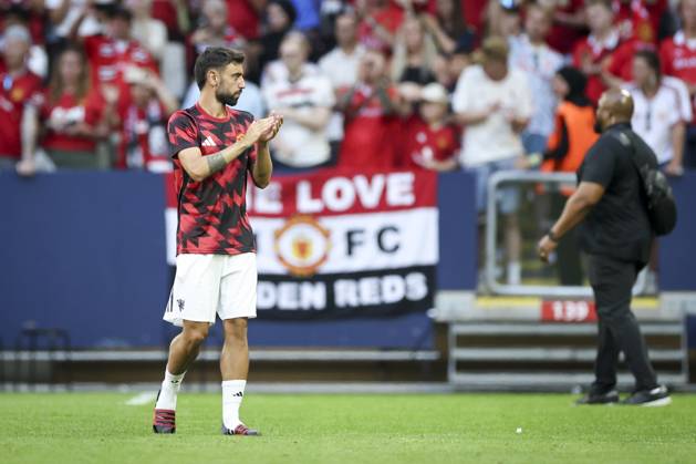 Manchester United, ManU FC v Leeds United FC, Pre-Season Friendly, Stockholm Bruno Fernandes applauds the fans after the Manchester United FC v Leeds United FC Pre-Season Friendly match at the Strawberry Arena, Stockholm, Sweden on 19 July 2025 Credit: Phil Duncan Every Second Media Editorial use only. All images are copyright Every Second Media Limited. No images may be reproduced without prior permission. Copyright: xIMAGO EveryxSecondxMediax ESM-1534-0194 PhilxDuncanx xEveryxSecondxMediax