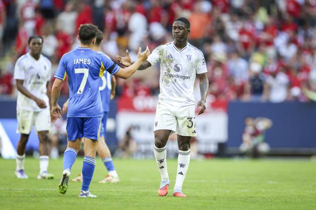 Manchester United, ManU FC v Leeds United FC, Pre-Season Friendly, Stockholm Kobbie Mainoo shakes hands with Daniel James after the Manchester United FC v Leeds United FC Pre-Season Friendly match at the Strawberry Arena, Stockholm, Sweden on 19 July 2025 Credit: Phil Duncan Every Second Media Editorial use only. All images are copyright Every Second Media Limited. No images may be reproduced without prior permission. Copyright: xIMAGO EveryxSecondxMediax ESM-1534-0196 PhilxDuncanx xEveryxSecondxMediax