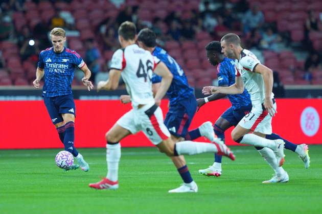 Arsenal FC V AC Milan - Pre-Season Friendly Match Martin Odegaard of Arsenal controls the ball during the pre-season friendly match between Arsenal FC and AC Milan at National Stadium in Singapore on July 23, 2025. Singapore Singapore Copyright: xSuhaimixAbdullahx originalFilename:abdullah-notitle250723_npuZc
