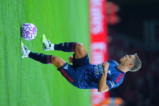 Arsenal FC V AC Milan - Pre-Season Friendly Match Leandro Trossard of Arsenal is in action during the pre-season friendly match between Arsenal FC and AC Milan at National Stadium in Singapore on July 23, 2025. Singapore Singapore Copyright: xSuhaimixAbdullahx originalFilename:abdullah-notitle250723_npzBo