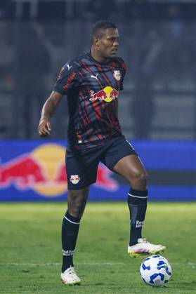 Braganca Paulista, Brazil July 23 Gustavo Marques of Red Bull Bragantino looks to pass the ball during the Brasileirao Betano 2025 match between Red Bull Bragantino and CR Flamengo at Estadio Municipal Cicero De Souza Marques on July 23, 2025 in Braganca Paulista, Brazil Photo by William Oliveira Eurasia Sport Images Braganca Paulista Estadio Municipal Cicero De Souza Marques Sao Paulo Brazil Copyright: x x2025xEurasiaxSportxImagesx jp-en-EuSpIm-PHD_WIL_Bragantino_Flamengo_23Jul2025_BR103
