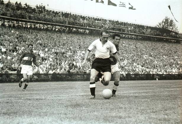 Football World Cup in the Switzerland Final Round Group 2 Germany TURKEY 4 1 1 1 u B Z Bernie Klodt front ger 17 06 1954 in Berne Wankdorf Stadium Switzerland Film No 45723 19