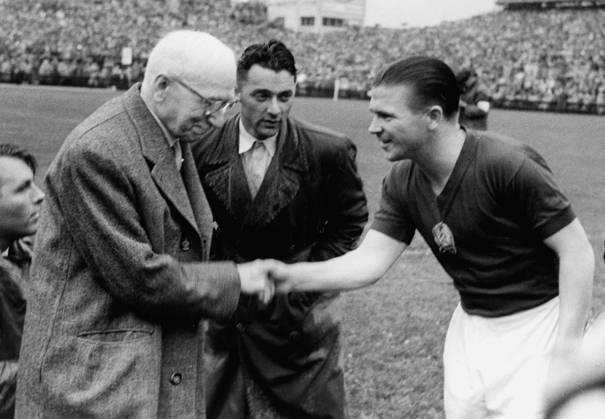 Football World Cup in the Switzerland Final Germany Hungary 3 2 2 2 u B Z the Frenchman Jules Rimet welcomes the Hungarian Captain Ferenc Puskas right 04 07 1954 in Berne Wankdorf Stadium Switzerland