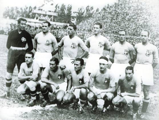Football World Cup in Italy Final Italy Czechoslovakia 2 1 n v The Team from Italy before the Game u B Z above v l Combi, Monti, Ferraris IV, Allemandi, Guaita, Ferrari below v l Schiavio, Meazza, Monzeglio, Bertolini and Orsi 10 06 1934 in Rome National Stadium PNF Italy