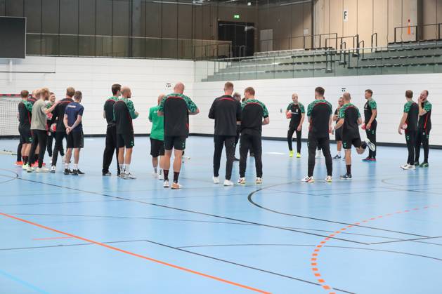 24 07 2025, xgox, Handball Daikin HBL SC Magdeburg training kick-off 2025 season 26 emspor, v l Magdeburg in the Magdeburg team circle