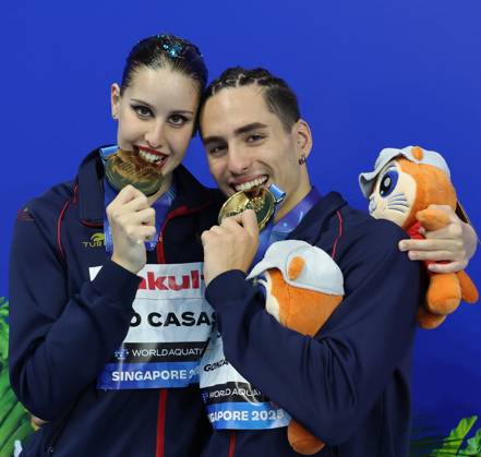 World Aquatics Championships 2025 Singapore World Aquatics Championships 2025, Singapore ðü July 25 10:02 AM SGT ðüÖ Gold Spain ðü‡ªðü‡¸ Dennis Gonzalez Boneu & Iris Tio Casas deliver a mesmerizing free routine to top the podium. ðü¥ˆ Silver Neutral Athletes ðü‡·ðü‡º (NAB) Aleksandr Maltsev & Olesia Platonova secure silver with trademark elegance and precision. ðü¥‰ Bronze Great Britain ðü‡¬ðü‡ß Ranjuo Tomblin & Isabelle Thorpe impress judges and audiences alike, taking home bronze. Golden Grace from Spain! Dennis Gonzalez & Iris Tio claim top honors in the Mixed Duet Free Final, edging out NAB™s Maltsev & Platonova, while Britain™s Tomblin & Thorpe round off the podium in Singapore. Singapore Aquatics Centre Singapore Copyright: xSeshadrixSukumarx
