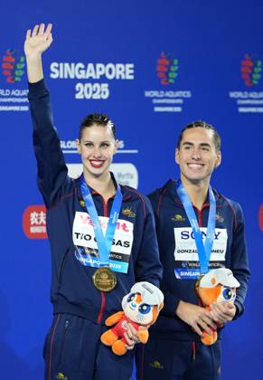 World Aquatics Championships 2025 Singapore World Aquatics Championships 2025, Singapore ðü July 25 10:02 AM SGT ðüÖ Gold Spain ðü‡ªðü‡¸ Dennis Gonzalez Boneu & Iris Tio Casas deliver a mesmerizing free routine to top the podium. ðü¥ˆ Silver Neutral Athletes ðü‡·ðü‡º (NAB) Aleksandr Maltsev & Olesia Platonova secure silver with trademark elegance and precision. ðü¥‰ Bronze Great Britain ðü‡¬ðü‡ß Ranjuo Tomblin & Isabelle Thorpe impress judges and audiences alike, taking home bronze. Golden Grace from Spain! Dennis Gonzalez & Iris Tio claim top honors in the Mixed Duet Free Final, edging out NAB™s Maltsev & Platonova, while Britain™s Tomblin & Thorpe round off the podium in Singapore. Singapore Aquatics Centre Singapore Copyright: xSeshadrixSukumarx
