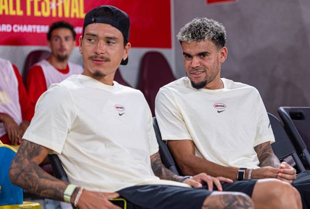 Football - Pre-Season - Liverpool FC v AC Milan HONG KONG - Saturday, July 26, 2025: Liverpool s Darwin Nunez (L) and Luis Diaz during the Hong Kong Football Festival 2025 pre-season match against AC Milan at the Kai Tak Stadium in Hong Kong on Day Six of the club s Asia Tour. (Photo by David Rawcliffe Propaganda) HONG KONG Kai Tak Stadium HONG KONG CHINA  Copyright: xPropagandaxPhotoxAgencyx P2025-07-26-Liverpool_AC_Milan-107