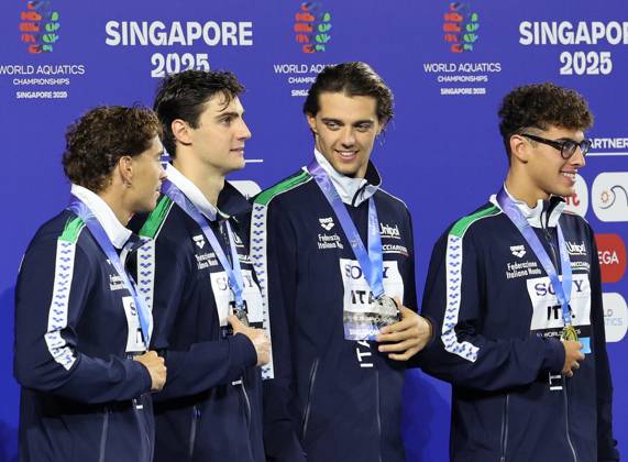 World Aquatics Championships 2025 Singapore World Aquatics Championships 2025 Singapore Men 4x100 Men Freestyle Team Australia clinched the gold medal in the Women™s 4x100m Freestyle Relay, followed by the United States with silver and the Netherlands securing bronze during the medal ceremony at the World Aquatics Championships 2025. Singapore Aquatics Centre Singapore Copyright: xSeshadrixSukumarx