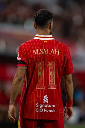 Football - Pre-Season - Liverpool FC v AC Milan HONG KONG - Saturday, July 26, 2025: Liverpool s Mohamed Salah, with numbers designed with Chinese symbols, during the Hong Kong Football Festival 2025 pre-season match between Liverpool FC and AC Milan at the Kai Tak Stadium. (Photo by David Rawcliffe Propaganda) HONG KONG Kai Tak Stadium HONG KONG CHINA Copyright: xPropagandaxPhotoxAgencyx 2025-07-26-131-Liverpool_AC_Milan
