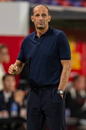 Football - Pre-Season - Liverpool FC v AC Milan HONG KONG - Saturday, July 26, 2025: AC Milan s head coach Massimiliano Allegri during the Hong Kong Football Festival 2025 pre-season match between Liverpool FC and AC Milan at the Kai Tak Stadium. (Photo by David Rawcliffe Propaganda) HONG KONG Kai Tak Stadium HONG KONG CHINA Copyright: xPropagandaxPhotoxAgencyx 2025-07-26-219-Liverpool_AC_Milan