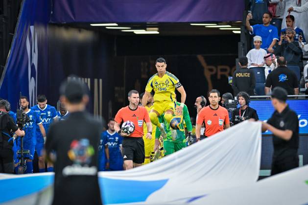 Al Hilal v Al Nassr - Saudi Pro League RIYADH, SAUDI ARABIA - APRIL 04: Cristiano Ronaldo of Al Nassr before the Saudi Pro League match between Al Hilal v Al Nassr in the Kingdom Arena on April 04, 2025 in Riyadh, Saudi Arabia. Riyad Suudi Arabistan. Editorial use only. Please get in touch for any other usage.  Copyright: x2025xAnadoluxMohammedxSaadx
