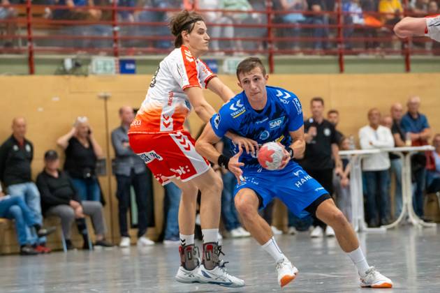 Handball I Men I Season 2025 2026 I Test match I TVB Stuttgart BSV Bern I 28 07 2025 Simone Mengon 15, TVB Stuttgart with ball Gemeindehalle Bittenfeld Waiblingen Baden Württemberg Germany Copyright: xLobeca MaxxPetershansx