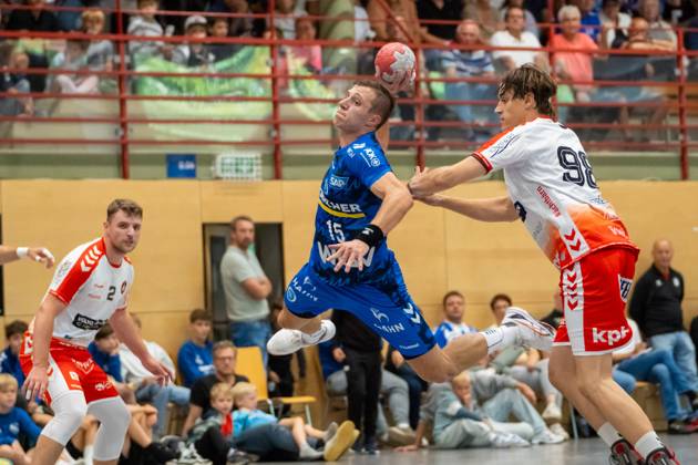 Handball I Men I Season 2025 2026 I Test match I TVB Stuttgart BSV Bern I 28 07 2025 Simone Mengon 15, TVB Stuttgart in the throw Gemeindehalle Bittenfeld Waiblingen Baden Württemberg Germany Copyright: xLobeca MaxxPetershansx