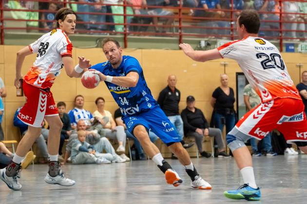 Handball I Men I Season 2025 2026 I Test match I TVB Stuttgart BSV Bern I 28 07 2025 Kai Häfner 34, TVB Stuttgart with ball Gemeindehalle Bittenfeld Waiblingen Baden Württemberg Germany Copyright: xLobeca MaxxPetershansx