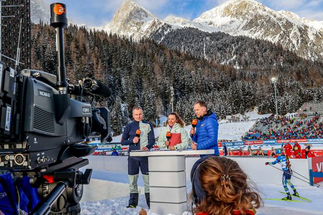 Laura Dahlmeier as ZDF expert at the Biathlon World Cup 2023 Laura Dahlmeier center as ZDF expert at the Biathlon World Cup 2023 in Antholz, ZDF biathlon expert Sven Fischer left, ZDF presenter Alexander Ruda right Antholz Antholz, Südtirol Arena, Biathl Trentino Südtirol Italy