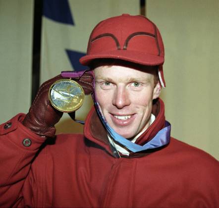 LIL 33 Lillehammer Olympics 1994 Cross-country skiing, 10km classic, men Bjorn Daehlie with the Olympic gold he won in todays 10km classic The picture is approx. 44 MB PHOTO Erik Johansen NORWAY EDITORIAL USE ONLY  EDITORIAL USE ONLY. RESTRICTED USE FOR BETTING COMPANIES Ref:0240154456st.jpg