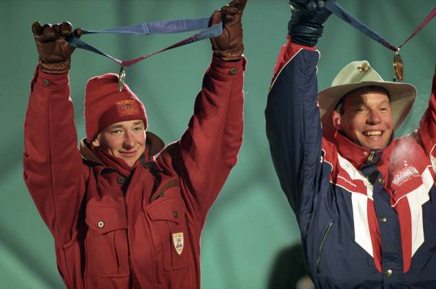 Lillehammer 19940213 Winter Olympics at Lillehammer Alpine Prize distribution in the Olympiapark From v Kjetil Andre Aamodt, Norway sol and Tommy Moe, USA gold with the medals Photo Bjorn Sigurdson NTB Lillehammer Norway EDITORIAL USE ONLY  EDITORIAL USE ONLY. RESTRICTED USE FOR BETTING COMPANIES Ref:0240172247st.jpg