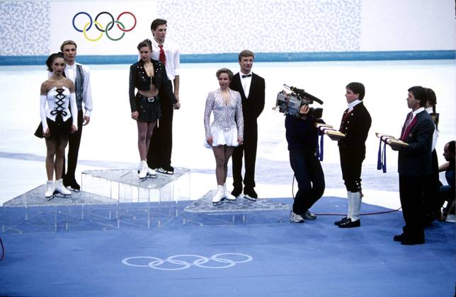 HAMAR 19940221 OL 94 Lillehammer, Winter Olympics in Lillehammer Figure skating, Eiskunstlauf Ice dance in Hamar Olympic amphitheater, victory ceremony Winners Oksana Gritsjuk and Jevgenij Platov, RUS tv no 2 Maya Usova and Alexander Zhulin RUS th no 3 Jayne Torvill Christopher Dean, GRB Photo Johnny Syversen NTB Hamar Norway EDITORIAL USE ONLY  EDITORIAL USE ONLY. RESTRICTED USE FOR BETTING COMPANIES Ref:0240221331st.jpg