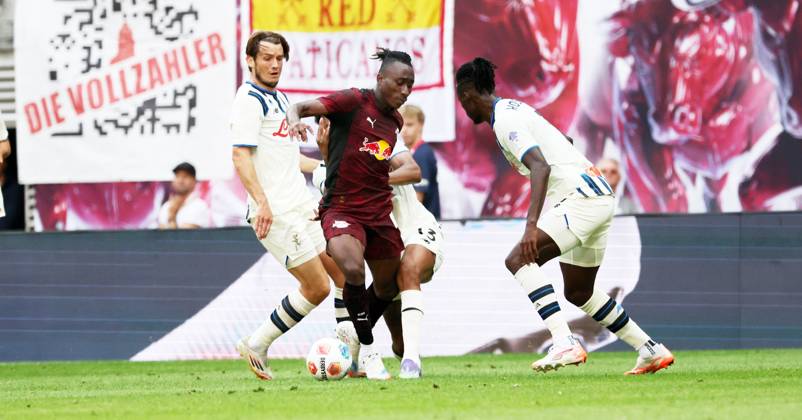 RB Leipzig Bergamo Test Match Leipzig, 02 08 2025, Red Bull Arena, Soccer, Test Match , RB Leipzig vs Atalanta Bergamo , In the picture from left Marten de Roon 15, Bergamo , Yan Diomande 49, RB Leipzig , Ederson 13, Bergamo , Odilon Kossounou 3, Bergamo , For editorial use only Only editorial use , DFL DFB regulations prohibit any use of photographs as image sequences and or quasi video ,