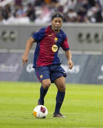 Legends of El Clasico: Real Madrid v Barcelona DOHA, QATAR - NOV 28: Barcelona s legend Ronaldinho competes in the Legends El Clasico football match between Real Madrid and Barcelona at the Khalifa International Stadium in Doha, Qatar on November 28, 2024. Doha Qatar. Editorial use only. Please get in touch for any other usage. Copyright: x2025xAnadoluxMohammedxDabbousx