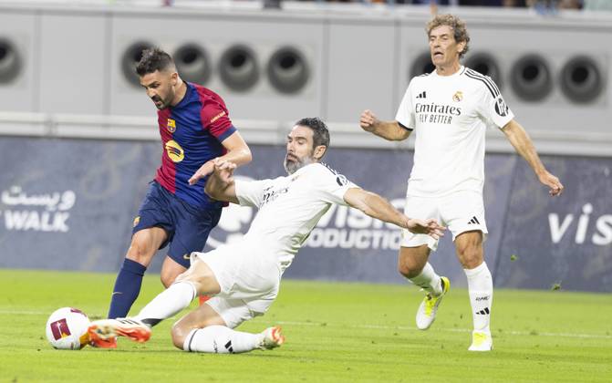 Legends of El Clasico: Real Madrid v Barcelona DOHA, QATAR - NOV 28: Barcelona s legend David Villa competes in the Legends El Clasico football match between Real Madrid and Barcelona at the Khalifa International Stadium in Doha, Qatar on November 28, 2024. Doha Qatar. Editorial use only. Please get in touch for any other usage. Copyright: x2025xAnadoluxMohammedxDabbousx