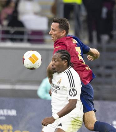 Legends of El Clasico: Real Madrid v Barcelona DOHA, QATAR - NOV 28: Players compete in the Legends El Clasico football match between Real Madrid and Barcelona at the Khalifa International Stadium in Doha, Qatar on November 28, 2024. Doha Qatar. Editorial use only. Please get in touch for any other usage. Copyright: x2025xAnadoluxMohammedxDabbousx