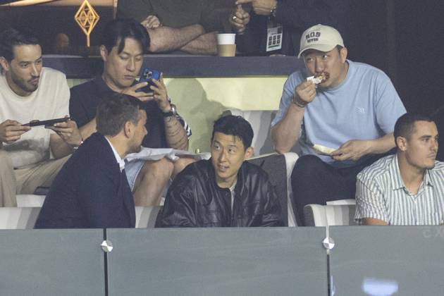 August 5, 2025, Los Angeles, California, USA: South Korean superstar Son Heung-min watches during the Leagues Cup 2025 soccer match between Los Angeles FC and the Tigres UANL at BMO Stadium, August 5, 2025 in Los Angeles. Los Angeles USA - ZUMAc68_ 20250805_zaf_c68_011 Copyright: xRingoxChiux