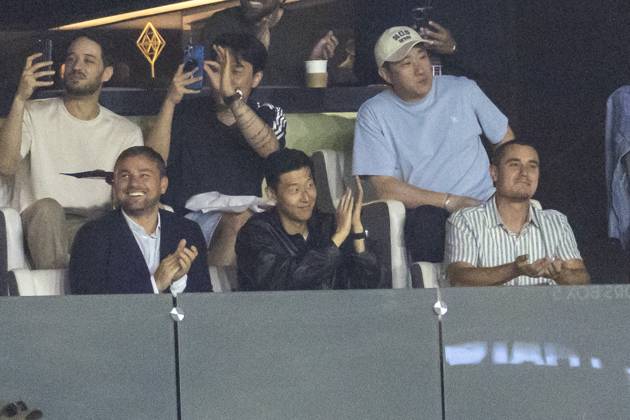 August 5, 2025, Los Angeles, California, USA: South Korean superstar Son Heung-min watches during the Leagues Cup 2025 soccer match between Los Angeles FC and the Tigres UANL at BMO Stadium, August 5, 2025 in Los Angeles. Los Angeles USA - ZUMAc68_ 20250805_zaf_c68_016 Copyright: xRingoxChiux