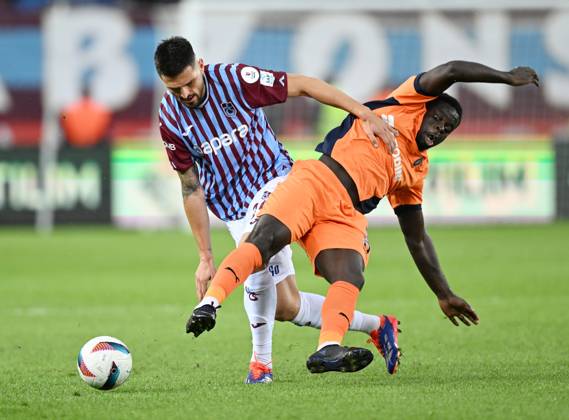 Trabzonspor v Basaksehir - Turkish Super Lig TRABZON, TURKIYE - OCTOBER 19: Okay Yokuslu (L) of Trabzonspor in action during the Turkish Super Lig week 9th match between Trabzonspor and Basaksehir at Papara Park in Trabzon, Turkiye on October 19, 2024. Trabzon Turkey. Editorial use only. Please get in touch for any other usage. Copyright: x2025xAnadoluxHakanxBurakxAltunözx