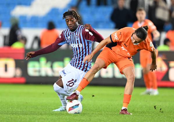 Trabzonspor v Basaksehir - Turkish Super Lig TRABZON, TURKIYE - OCTOBER 19: Muhammed Cham (L) of Trabzonspor in action during the Turkish Super Lig week 9th match between Trabzonspor and Basaksehir at Papara Park in Trabzon, Turkiye on October 19, 2024. Trabzon Turkey. Editorial use only. Please get in touch for any other usage. Copyright: x2025xAnadoluxHakanxBurakxAltunözx