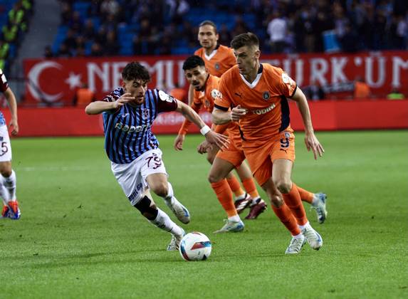 Trabzonspor v Basaksehir - Turkish Super Lig TRABZON, TURKIYE - OCTOBER 19: Pedro Malheiro (L) of Trabzonspor in action during the Turkish Super Lig week 9th match between Trabzonspor and Basaksehir at Papara Park in Trabzon, Turkiye on October 19, 2024. Trabzon Turkey. Editorial use only. Please get in touch for any other usage. Copyright: x2025xAnadoluxSeyitxAhmetxEksikx