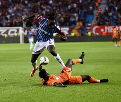 Trabzonspor v Basaksehir - Turkish Super Lig TRABZON, TURKIYE - OCTOBER 19: Batista Mendy (L) of Trabzonspor in action during the Turkish Super Lig week 9th match between Trabzonspor and Basaksehir at Papara Park in Trabzon, Turkiye on October 19, 2024. Trabzon Turkey. Editorial use only. Please get in touch for any other usage. Copyright: x2025xAnadoluxSeyitxAhmetxEksikx