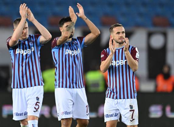Trabzonspor v Basaksehir - Turkish Super Lig TRABZON, TURKIYE - OCTOBER 19: Edin Visca (7) of Trabzonspor celebrates with his teammates after scoring a goal during the Turkish Super Lig week 9th match between Trabzonspor and Basaksehir at Papara Park in Trabzon, Turkiye on October 19, 2024. Trabzon Turkey. Editorial use only. Please get in touch for any other usage. Copyright: x2025xAnadoluxHakanxBurakxAltunözx