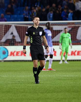 Trabzonspor v Basaksehir - Turkish Super Lig TRABZON, TURKIYE - OCTOBER 19: Referee Zorbey Kucuk is seen during the Turkish Super Lig week 9th match between Trabzonspor and Basaksehir at Papara Park in Trabzon, Turkiye on October 19, 2024. Trabzon Turkey. Editorial use only. Please get in touch for any other usage. Copyright: x2025xAnadoluxSeyitxAhmetxEksikx